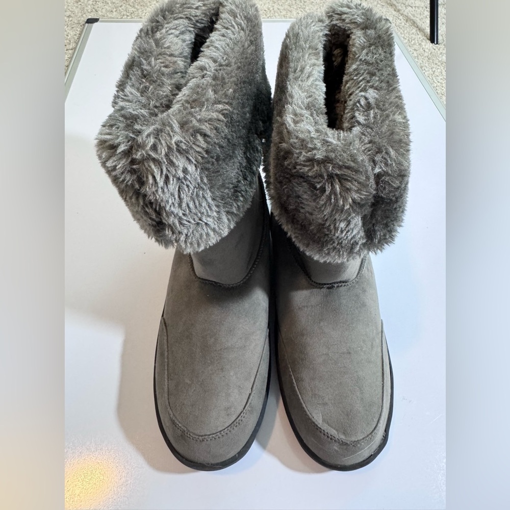 Cozy Gray Faux Fur-Lined Women's Boots